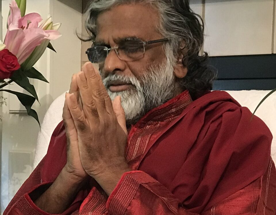 Guru AtmaNambi teaching on humbleness and intelligence in an egoless mind