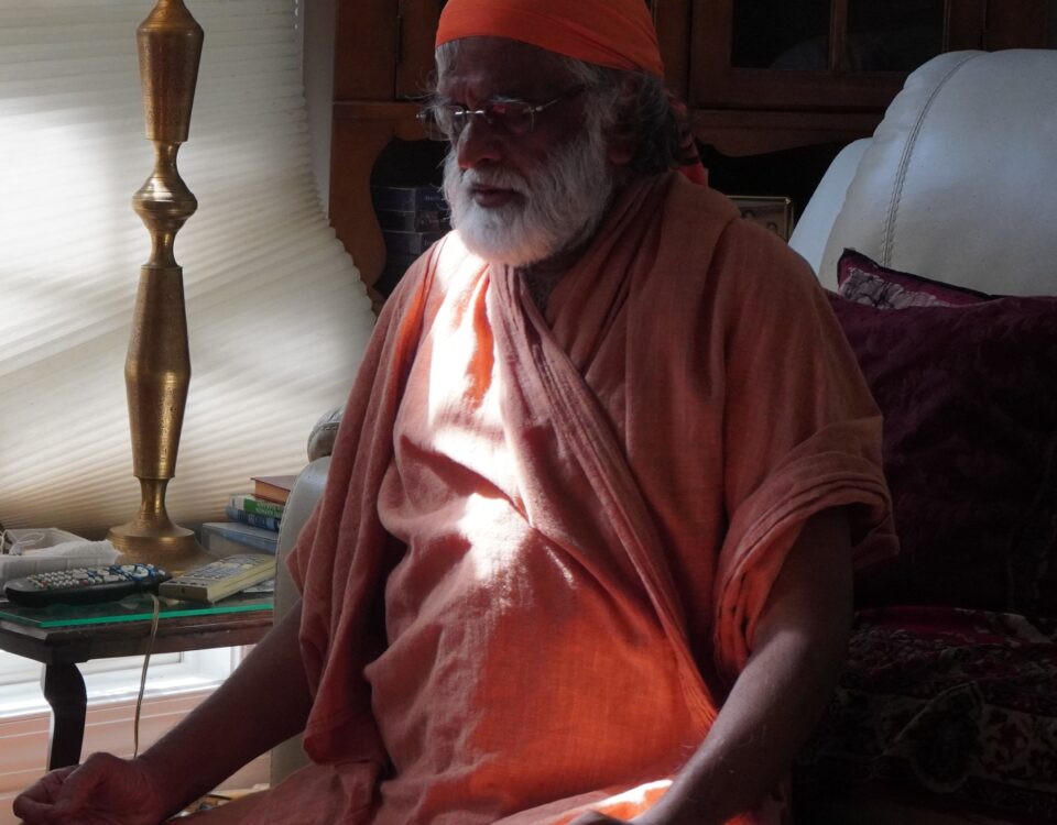 AtmaNambi explains Samyamum—psychic seeing—as focused inner awareness to access spiritual secrets beyond physical boundaries.