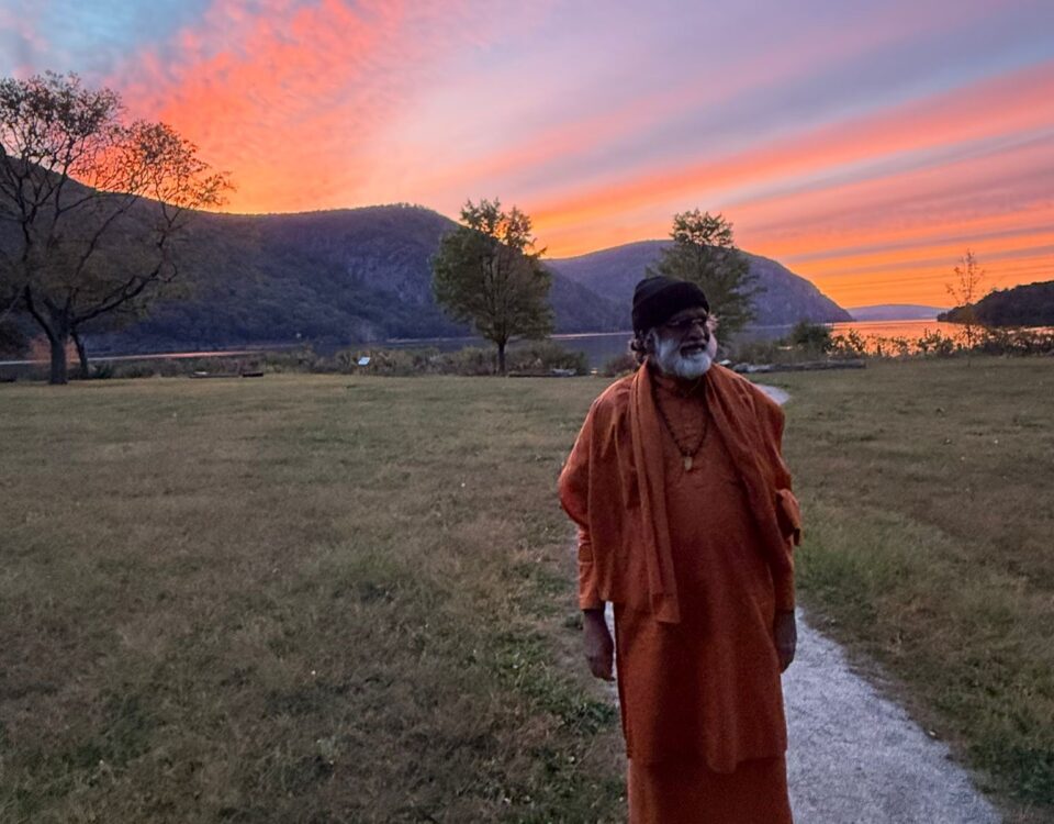 AtmaNambi teaching about overcoming dependence on entertainment and finding inner peace